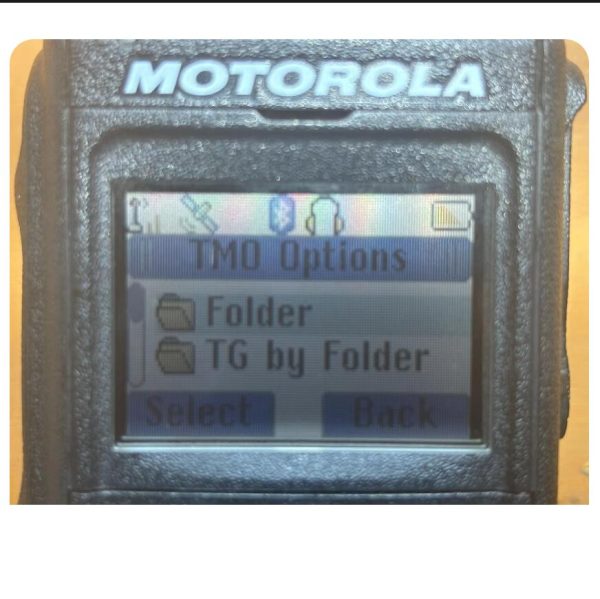 MOTOROLA MTP3250 TETRA PORTABLE RADIO 380-430Mhz - Image 2